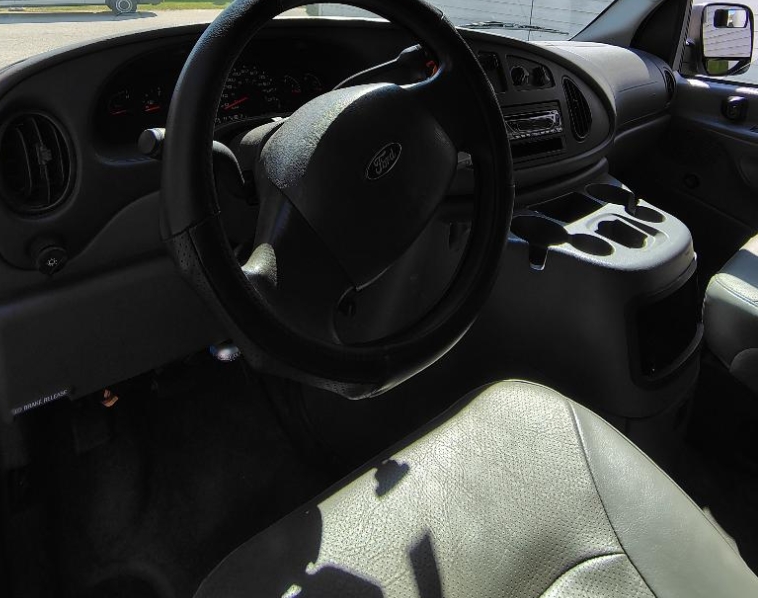 Used 2005 Ford E-250 and Econoline 250 RWD image 2