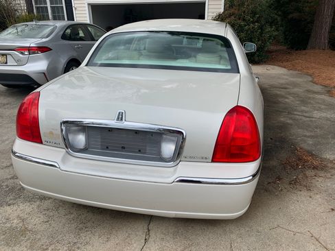 Used 2007 Lincoln Town Car Designer Series image 14