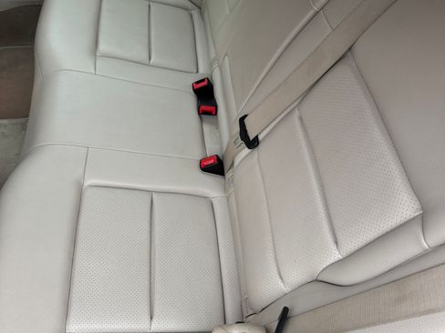 Used 2014 Mercedes-Benz E 350 4MATIC Sedan image 5