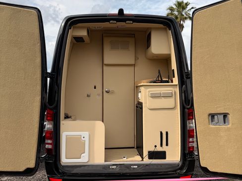 Used 2015 Mercedes-Benz Sprinter 3500 image 16