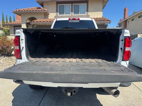 Used 2018 GMC Sierra 2500 Denali w/ Duramax Plus Package AWD/4WD image 22
