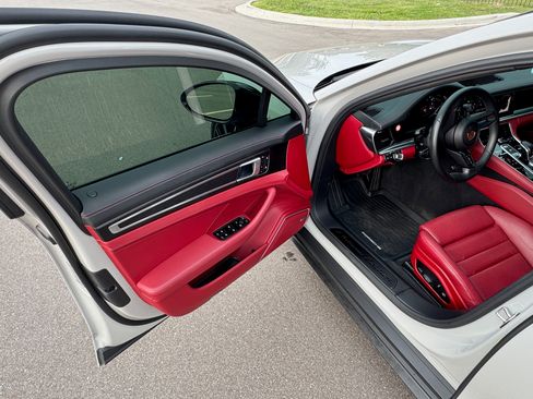 Used 2023 Porsche Panamera image 12