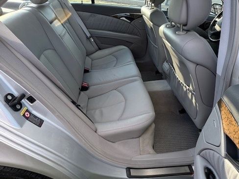 Used 2006 Mercedes-Benz E 350 4MATIC Sedan image 13