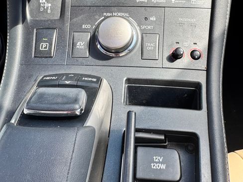 Used 2015 Lexus CT 200h w/ Navigation Package image 19