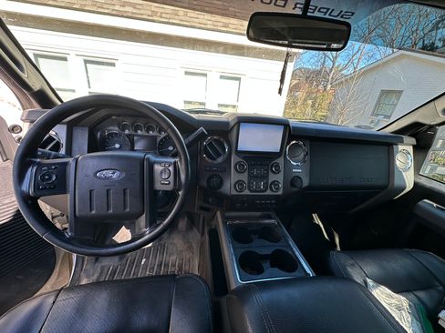 Used 2013 Ford F250 Lariat w/ Lariat Ultimate Pkg image 2