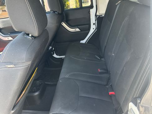 Used 2018 Jeep Wrangler Unlimited Sahara w/ Connectivity Group image 2