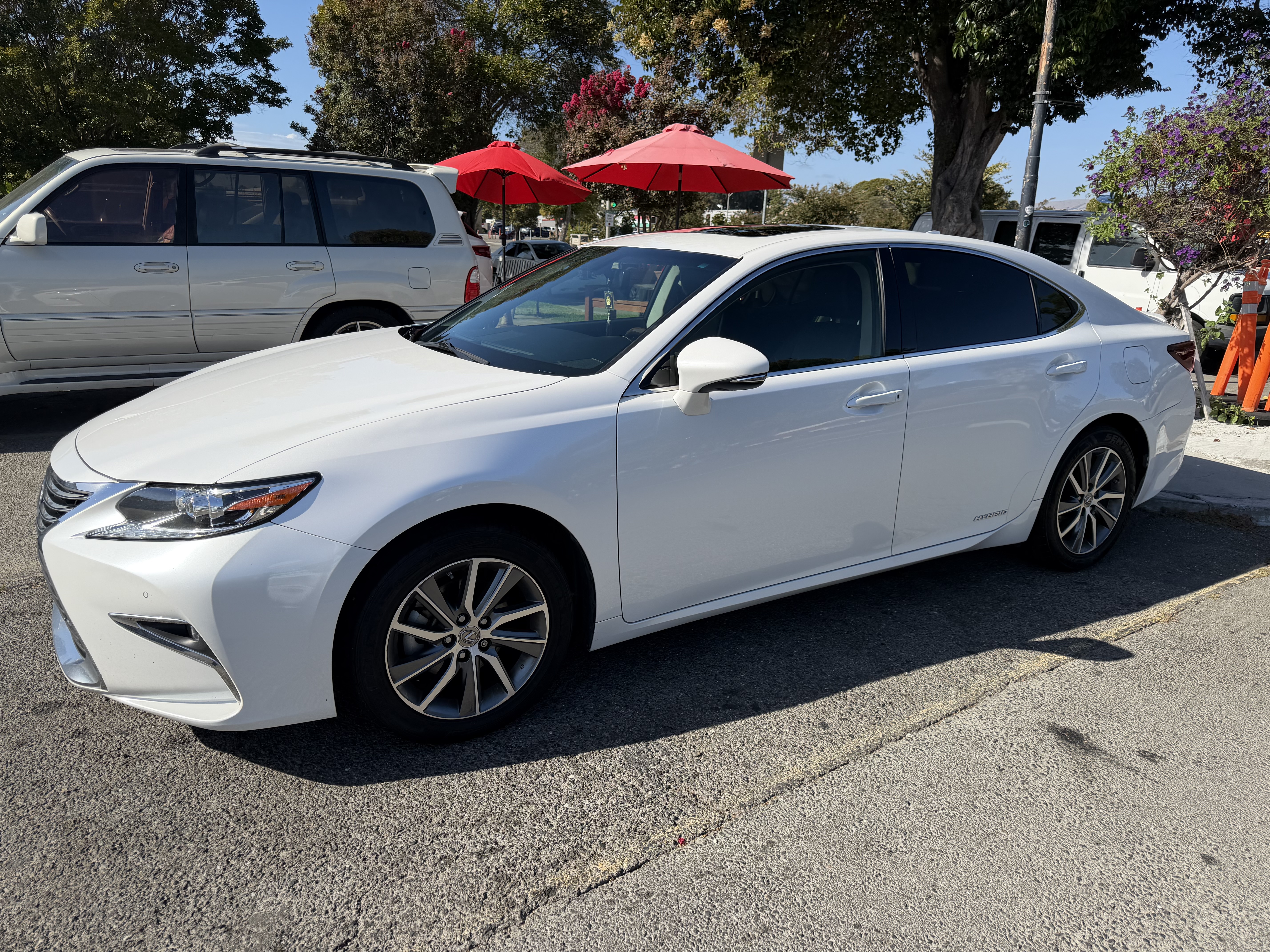 Used 2016 Lexus ES 300h w/ Navigation System Package FWD image 1