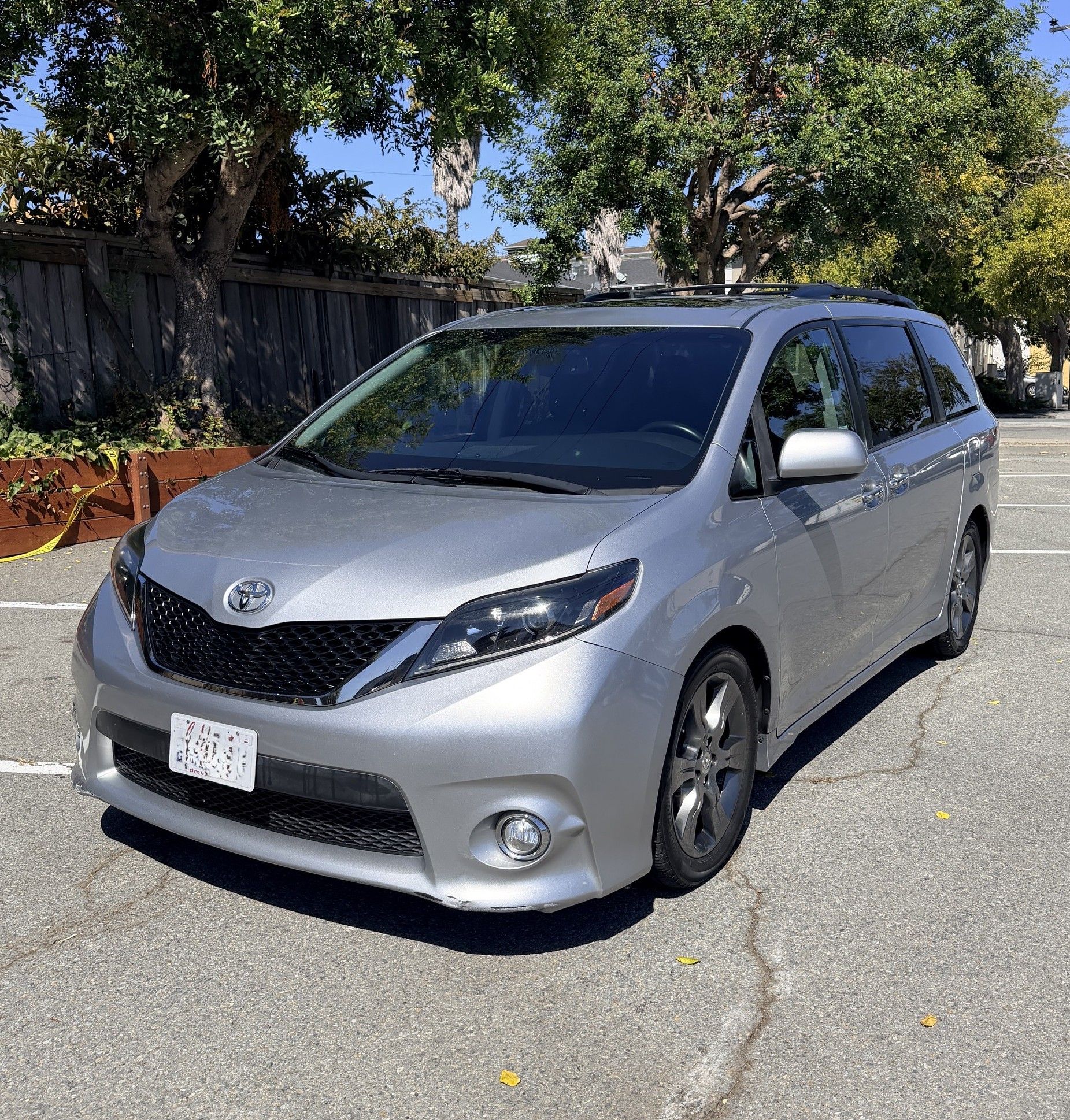 Used 2015 Toyota Sienna SE Premium FWD image 1