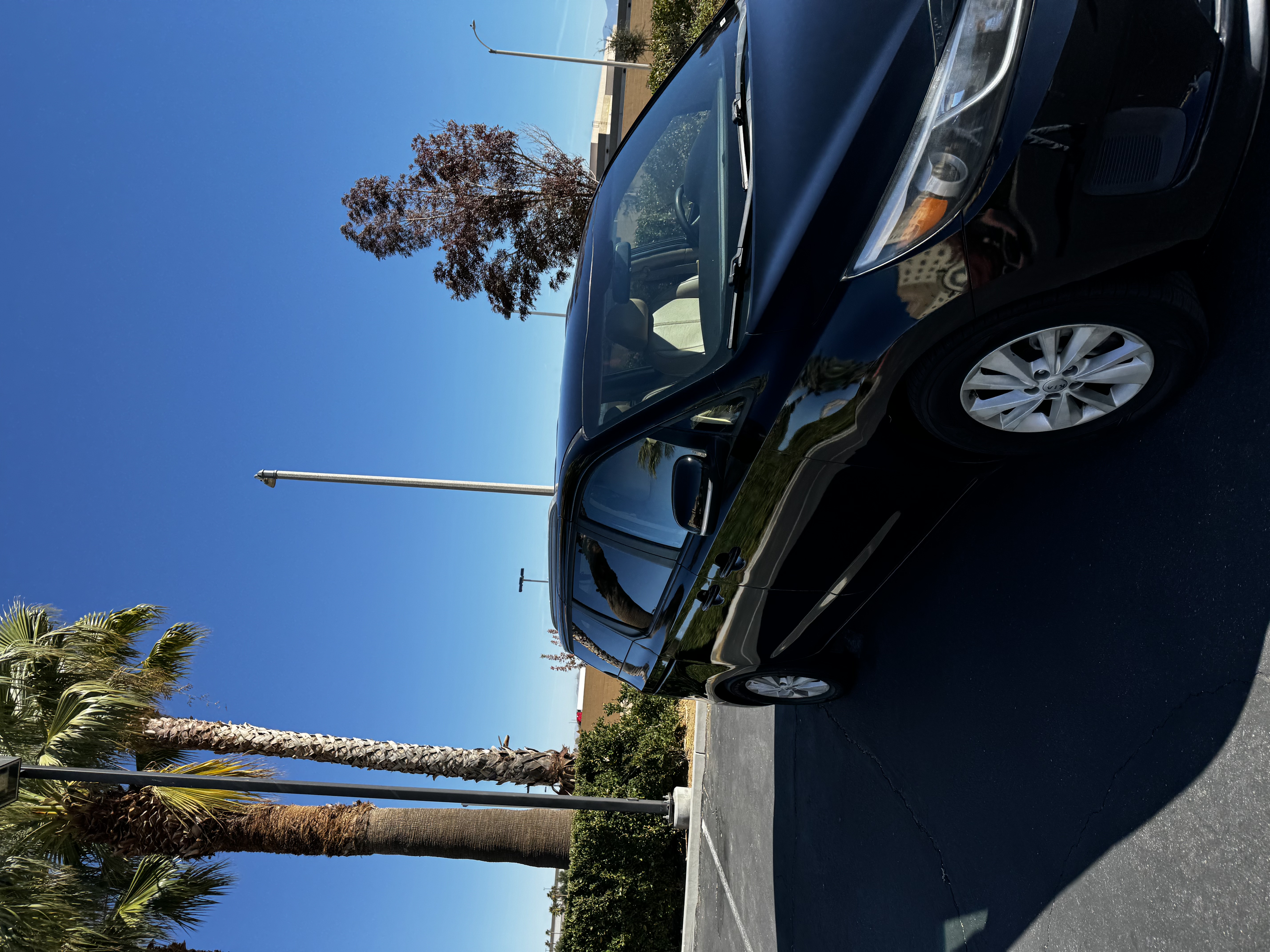 Used 2016 Kia Sedona LX w/ LX Convenience Package FWD image 4