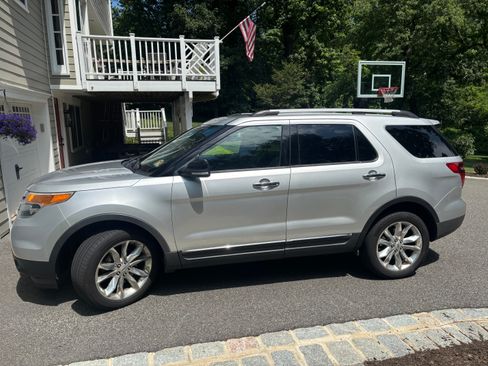 Used 2013 Ford Explorer XLT AWD/4WD image 5