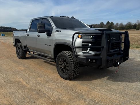 Used 2025 Chevrolet Silverado 2500 Custom w/ Custom Value Package image 1