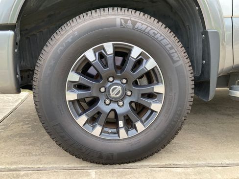 Used 2018 Nissan Titan PRO-4X w/ Pro-4x Utility Package AWD/4WD image 12