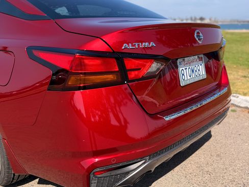 Used 2020 Nissan Altima 2.5 SR FWD image 5