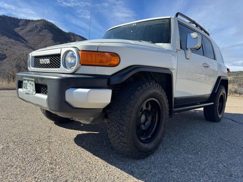 Used 2012 Toyota FJ Cruiser 4WD image 6