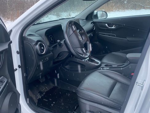 Used 2022 Hyundai Kona Limited image 9