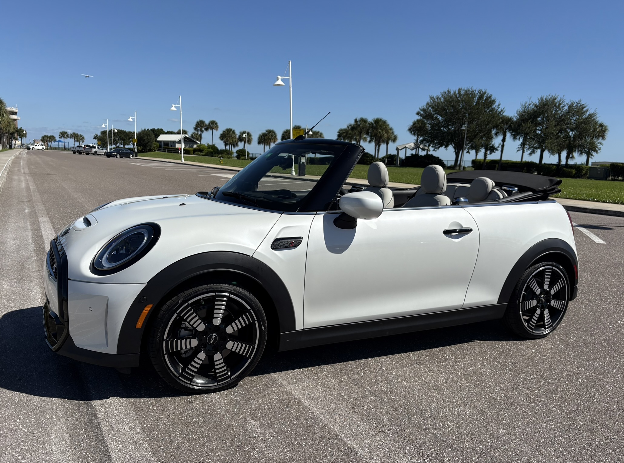 Used 2024 MINI Cooper S FWD image 2
