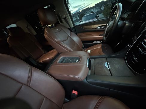 Used 2016 Cadillac Escalade ESV Premium AWD/4WD image 28