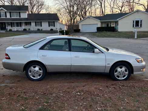 Used 2000 Lexus ES 330 300 Sedan 4D image 2