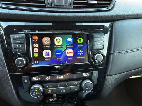 Used 2018 Nissan Rogue SL FWD image 16