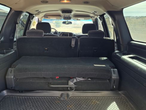 Used 2002 GMC Yukon XL SLE image 16