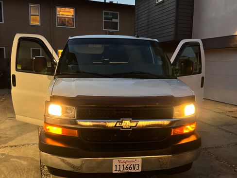 Used 2017 Chevrolet Express 3500 LT w/ LT Preferred Equipment Group image 12