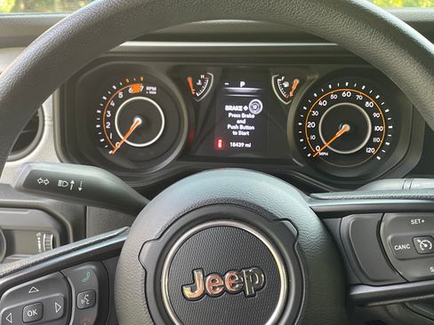 Used 2025 Jeep Wrangler Unlimited Sport AWD/4WD image 25
