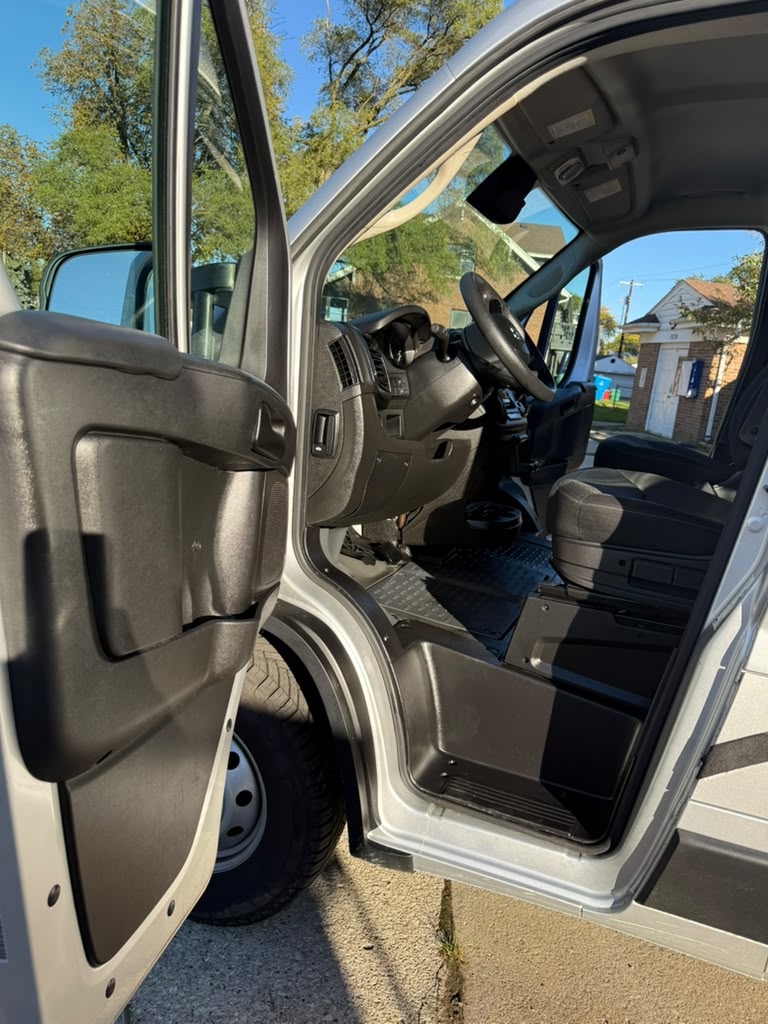 Used 2023 RAM ProMaster 3500 FWD image 9