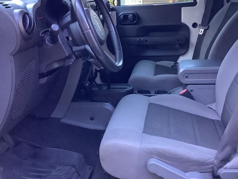 Used 2009 Jeep Wrangler Unlimited X image 10