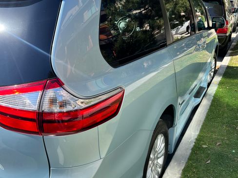 Used 2016 Toyota Sienna XLE w/ XLE Navigation Package image 13