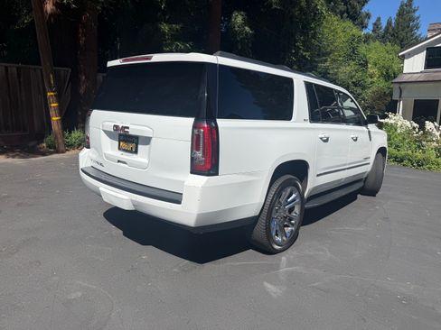 Used 2018 GMC Yukon XL SLT w/ Premium Edition AWD/4WD image 5
