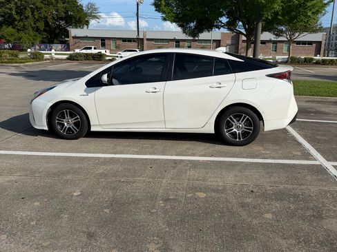 Used 2017 Toyota Prius Four w/ Advanced Technology Package image 5