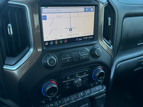 Used 2020 Chevrolet Silverado 1500 High Country w/ Technology Package image 9