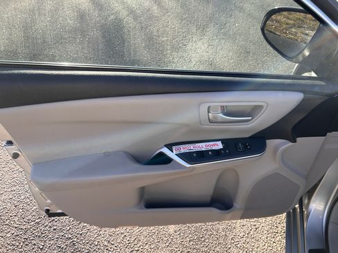Used 2015 Toyota Camry LE image 17