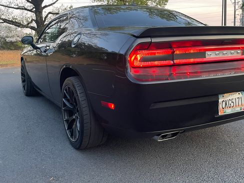 Used 2013 Dodge Challenger R/T RWD image 9
