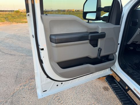Used 2019 Ford F550 4x4 Regular Cab Super Duty image 13