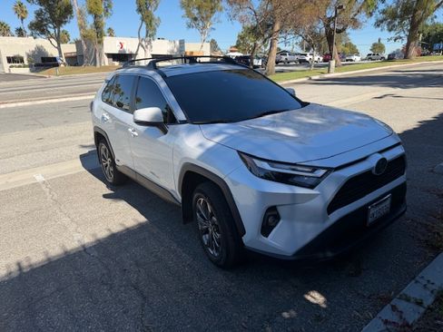 Used 2023 Toyota RAV4 XLE Premium image 4