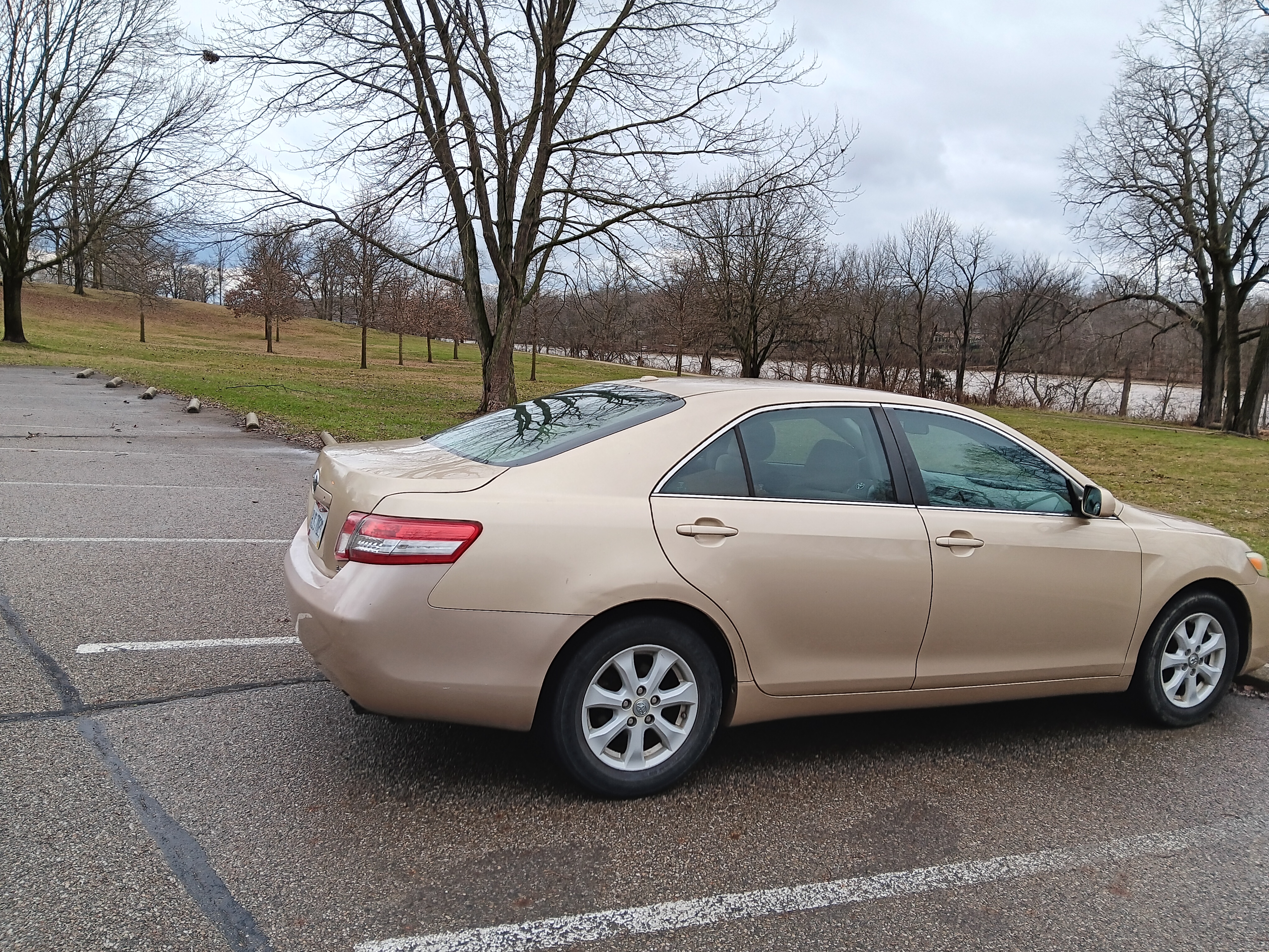 Used 2011 Toyota Camry LE w/ LE Extra-Value Pkg FWD image 11