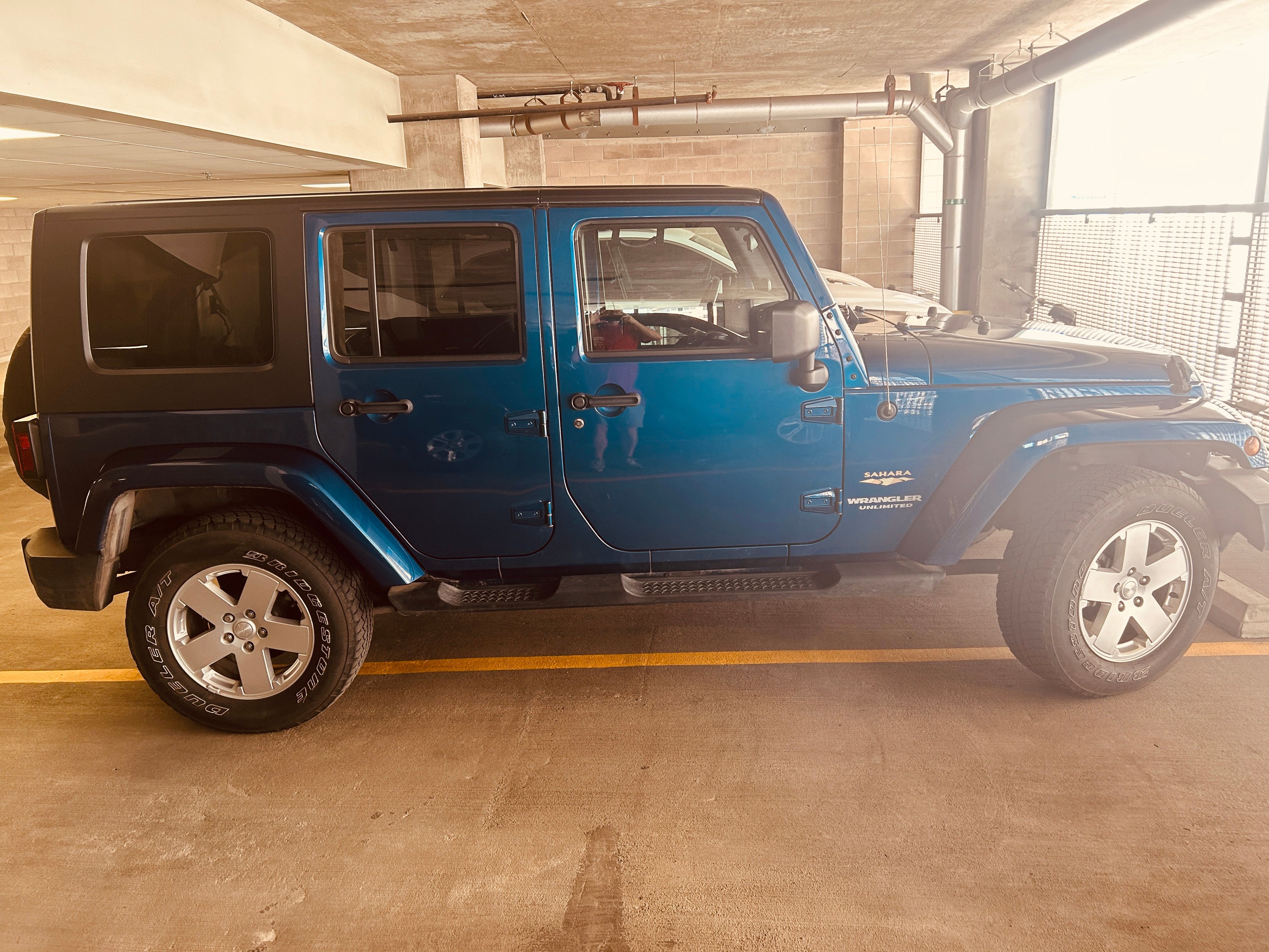 Used 2010 Jeep Wrangler Unlimited Sahara w/ Dual Top Group AWD/4WD image 9