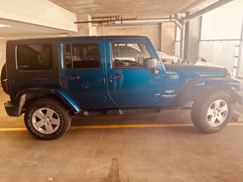 Used 2010 Jeep Wrangler Unlimited Sahara w/ Dual Top Group AWD/4WD image 9