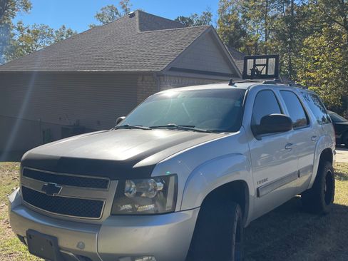 Used 2011 Chevrolet Tahoe LT w/ Luxury Package image 2