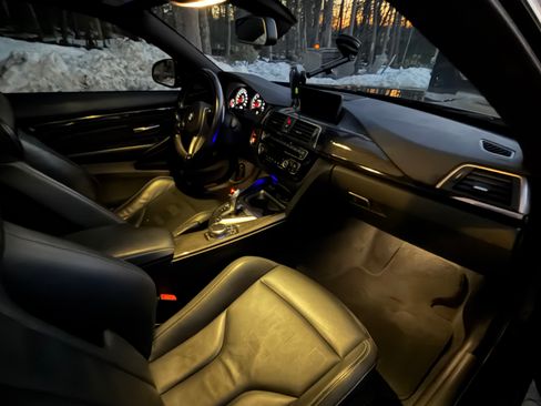 Used 2018 BMW M4 Coupe w/ Competition Package image 10