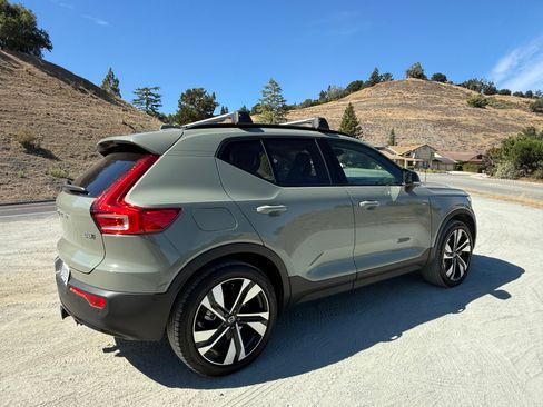 Used 2025 Volvo XC40 B5 Ultra AWD/4WD image 4