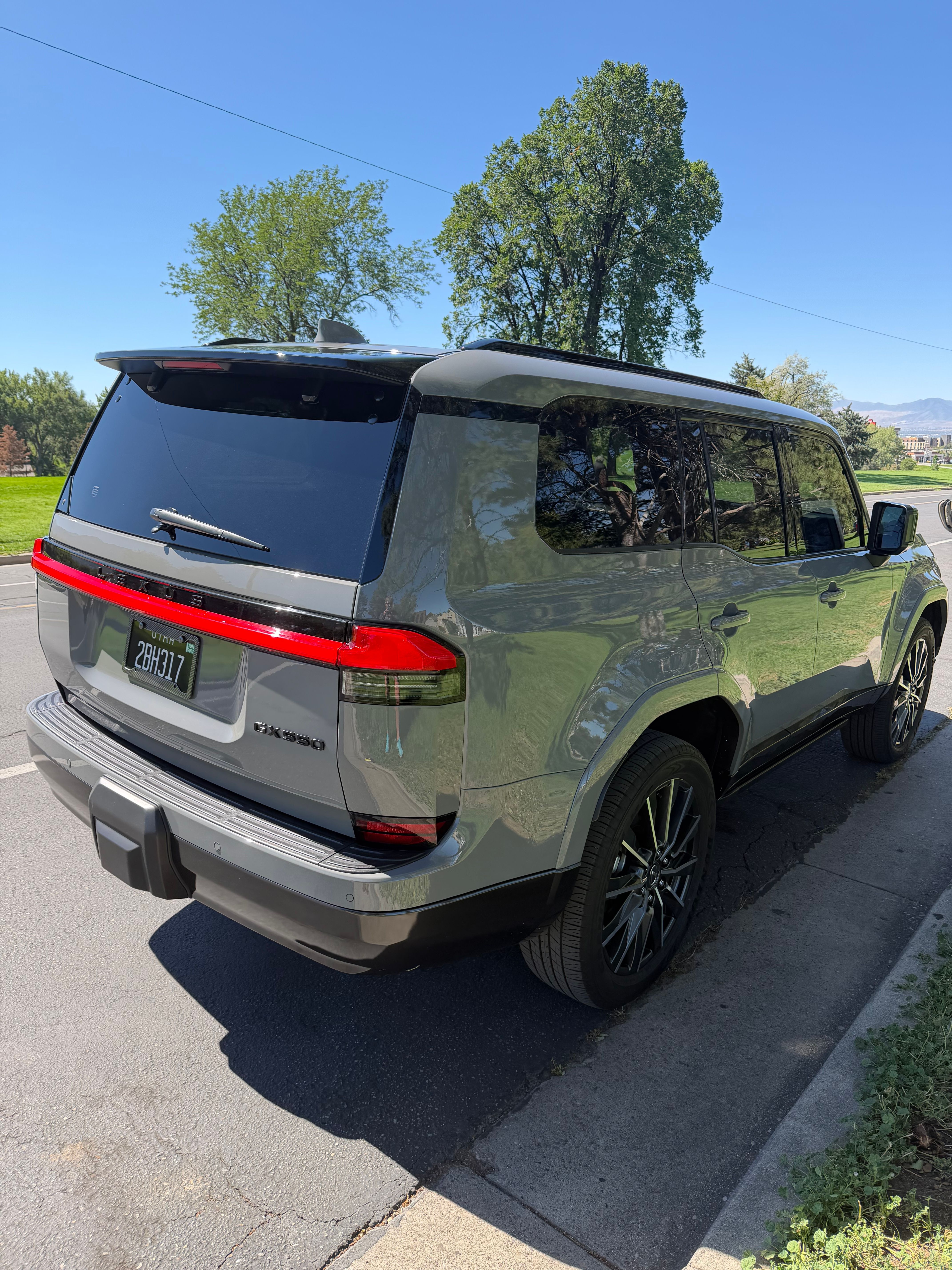 Used 2026 Lexus GX 550 w/ Accessory Package (2T) AWD/4WD image 4