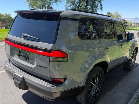 Used 2026 Lexus GX 550 w/ Accessory Package (2T) AWD/4WD image 4