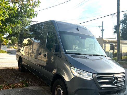 Used 2024 Mercedes-Benz Sprinter 2500 image 4