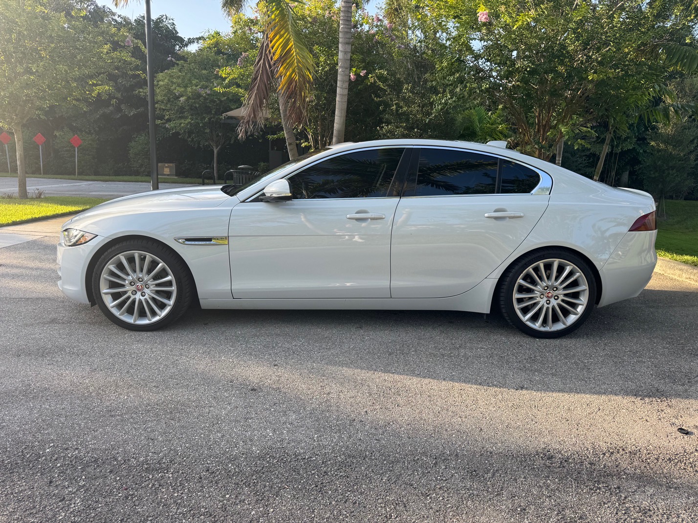 Used 2017 Jaguar XE First Edition RWD image 4