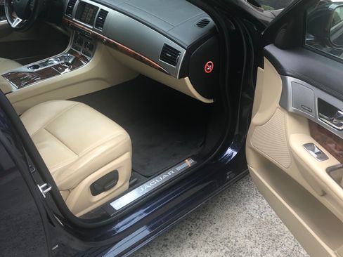 Used 2015 Jaguar XF Premium image 10