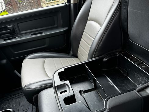 Used 2011 RAM 1500 ST RWD image 5