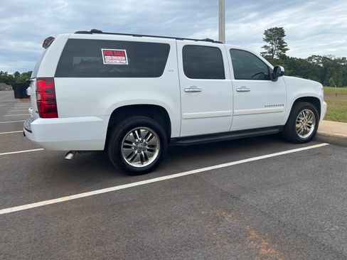 Used 2008 Chevrolet Suburban LTZ w/ LTZ Preferred Equipment Group AWD/4WD image 5