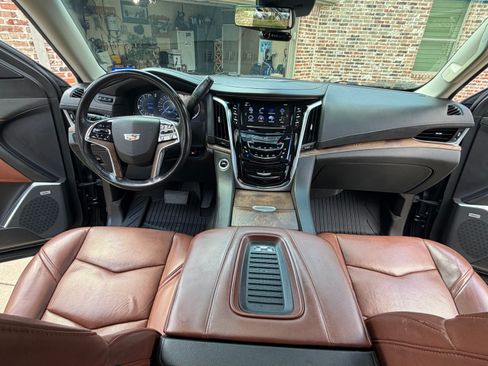 Used 2020 Cadillac Escalade Premium Luxury w/ Escalade Sport Edition AWD/4WD image 26